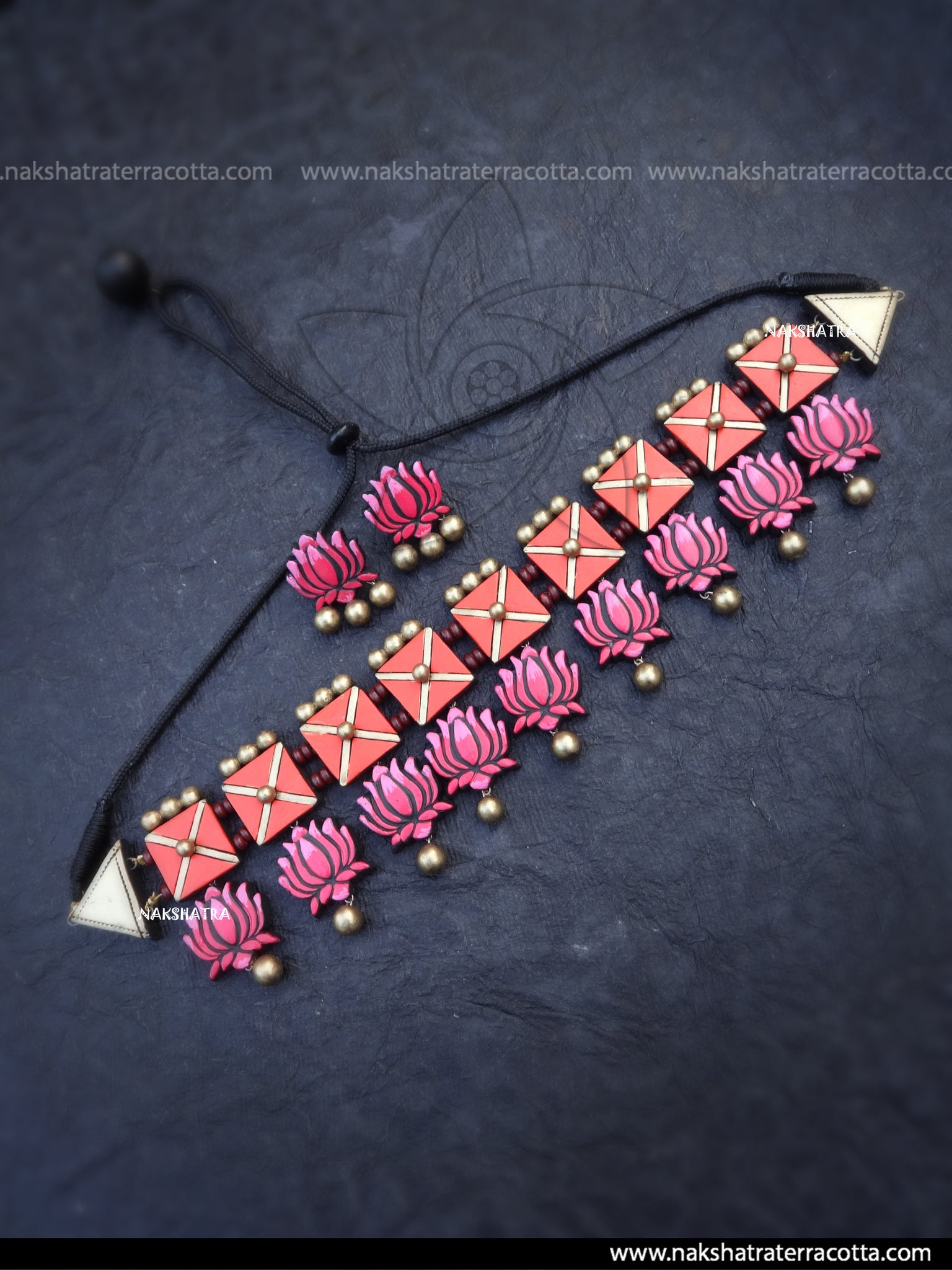 Lotus choker