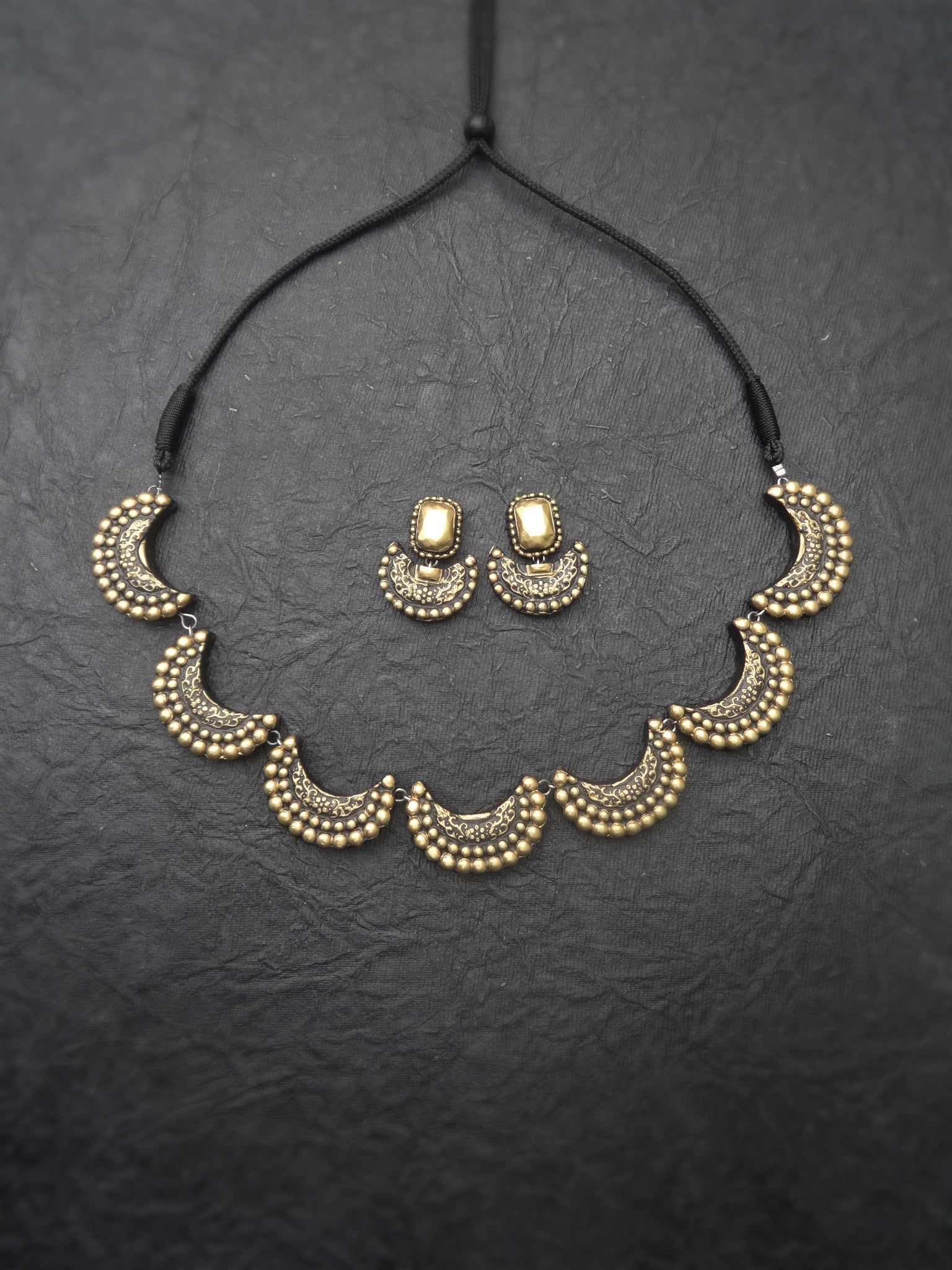 Oviyam- golden terracotto necklace set