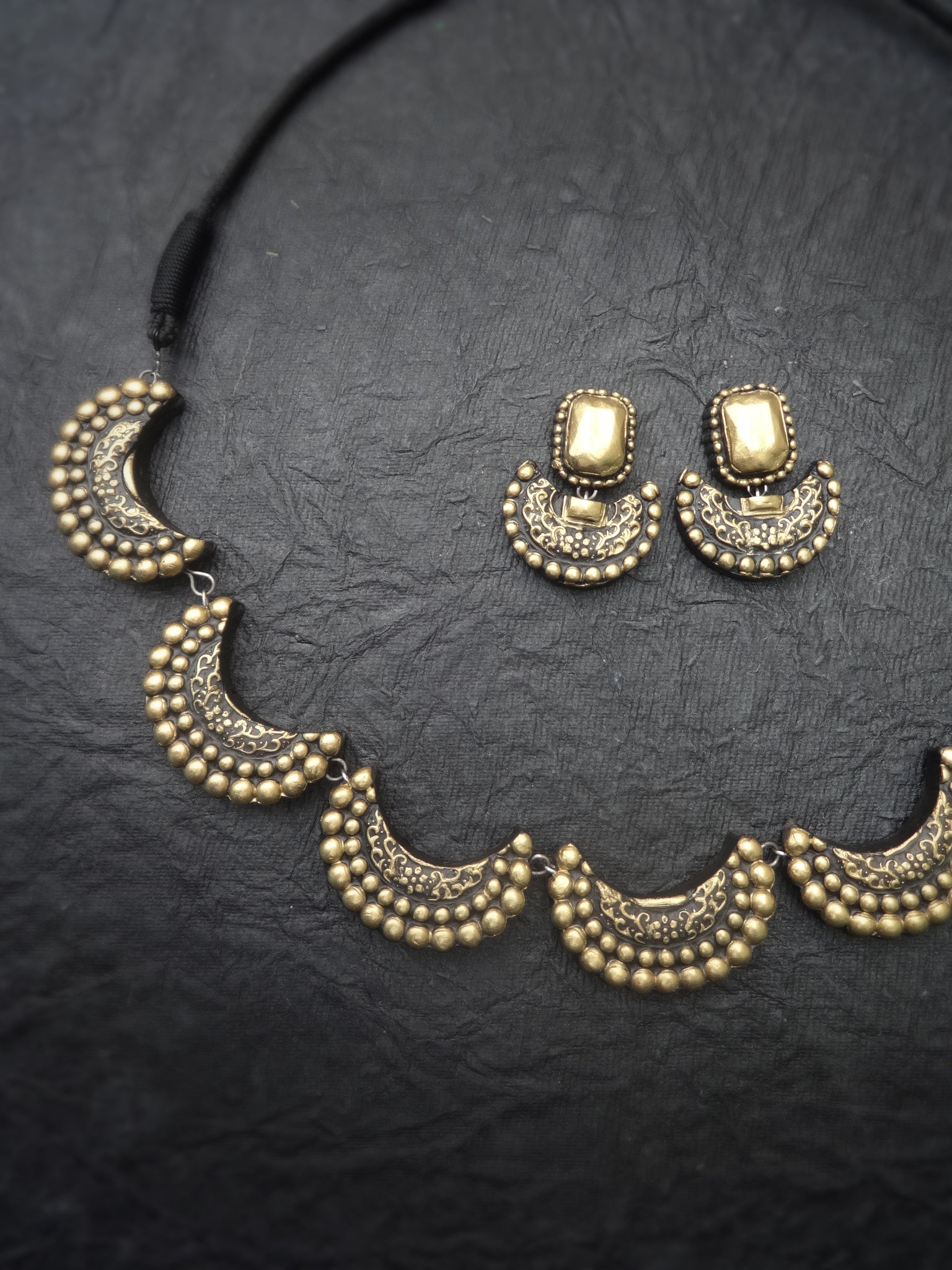 Oviyam- golden terracotto necklace set